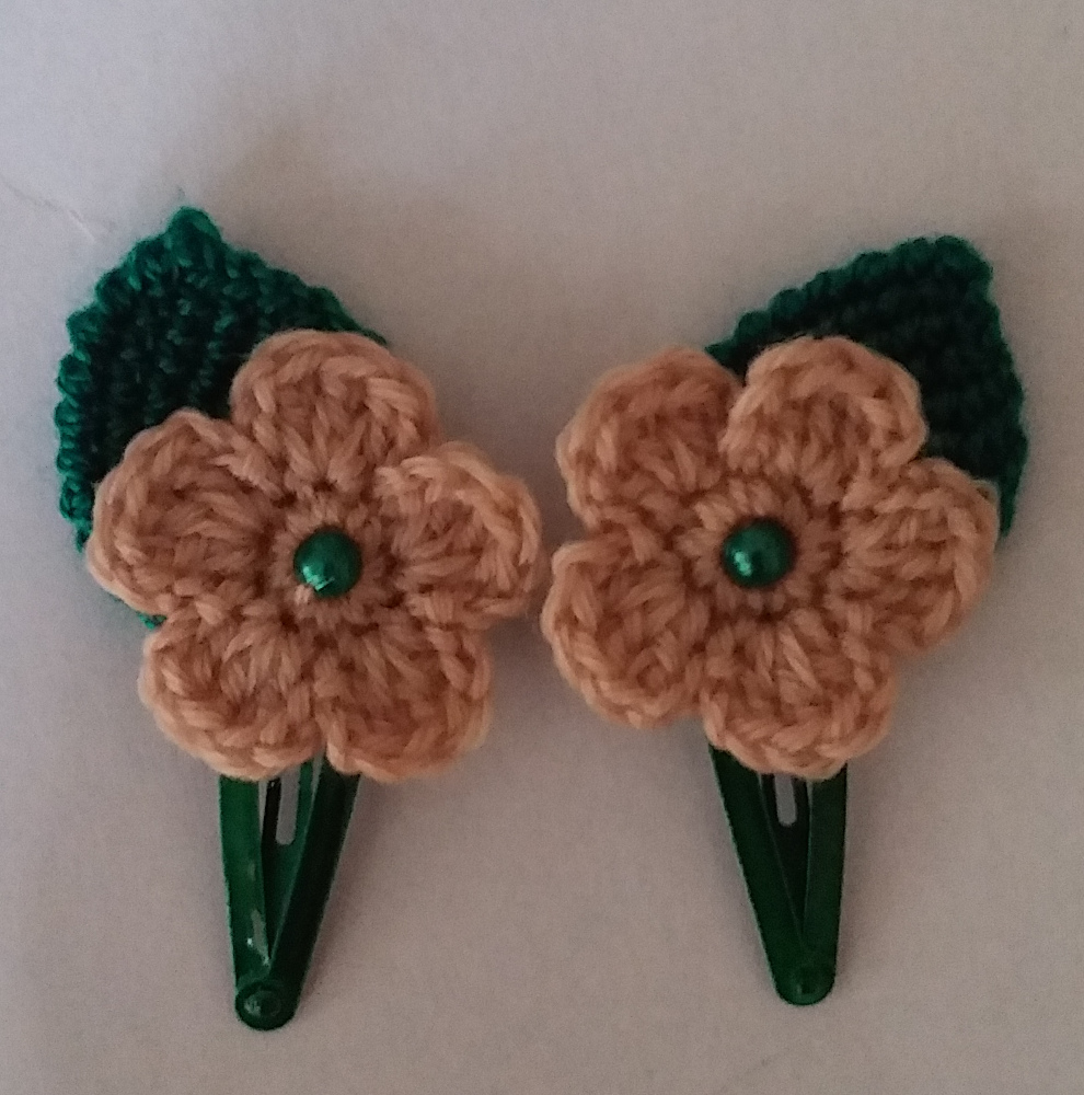 Hair Clip – Crochet Flower With Leaves | Meri Farmaish